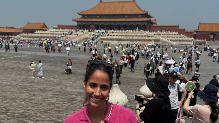 Tesh Sidi posa en la Ciudad Prohibida de Pekín
