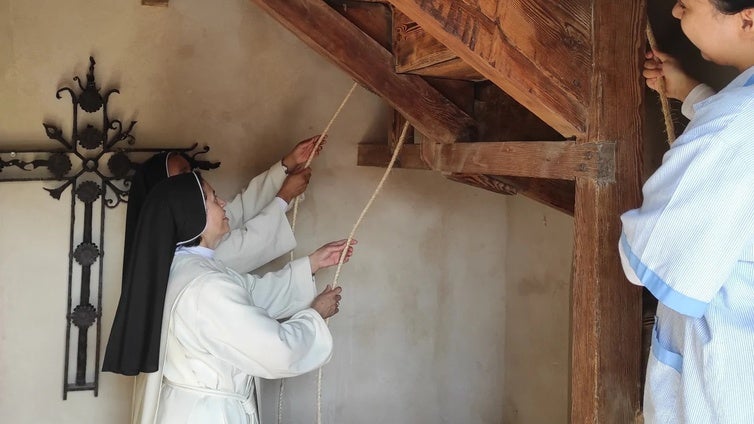 Así suenan las campanas del histórico monasterio de Santa María del Arrabal de Cádiz tras muchos años en silencio