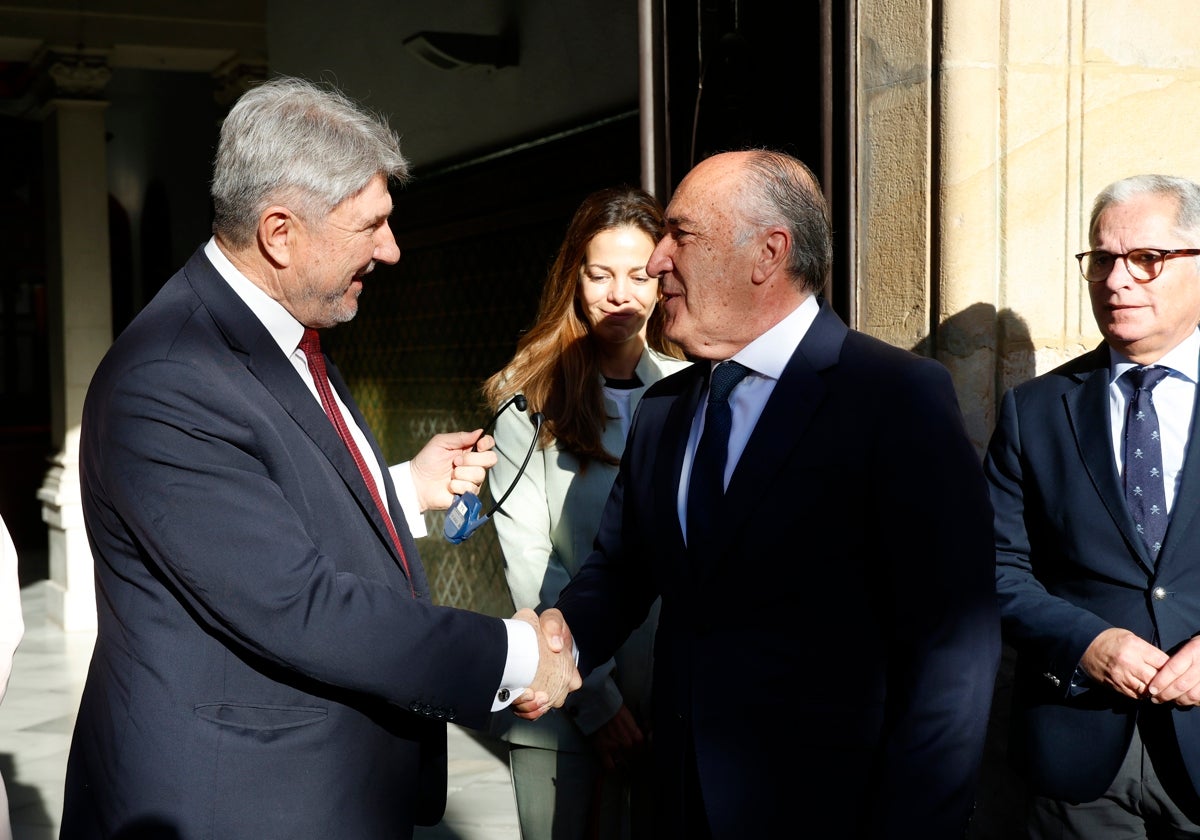 El europarlamentario polaco Bogdan Rzonca y el alcalde de Algeciras José Ignacio Landaluce este martes