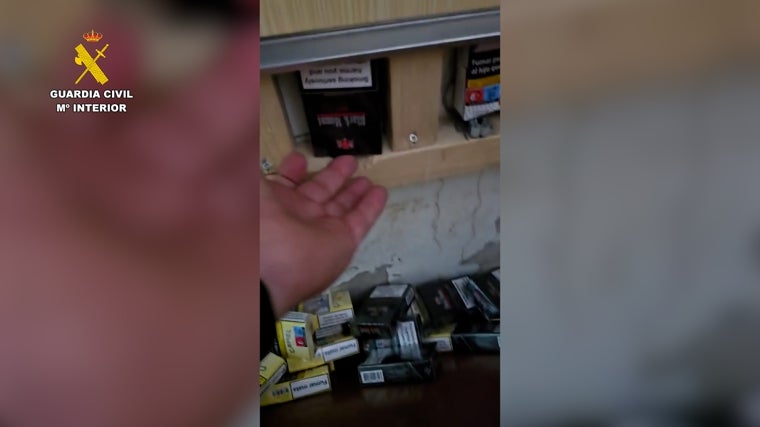 Dispensador ilegal de tabaco de contrabando