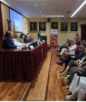 Imagen secundaria 2 - Rocío Blanco, consejera de Empleo, inaugura las jornadas sobre &#039;La inspección de Trabajo como agente de cambio: transformando realidades laborales&#039; en Cádiz