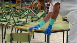 Jerez destina un 30% más al nuevo contrato de limpieza de colegios en 2025