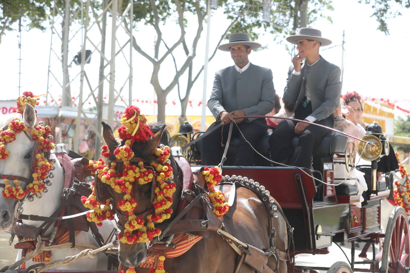 Las altas temperaturas no frenan la fiesta y el Real de Las Banderas, a rebosar el sábado de Feria en El Puerto