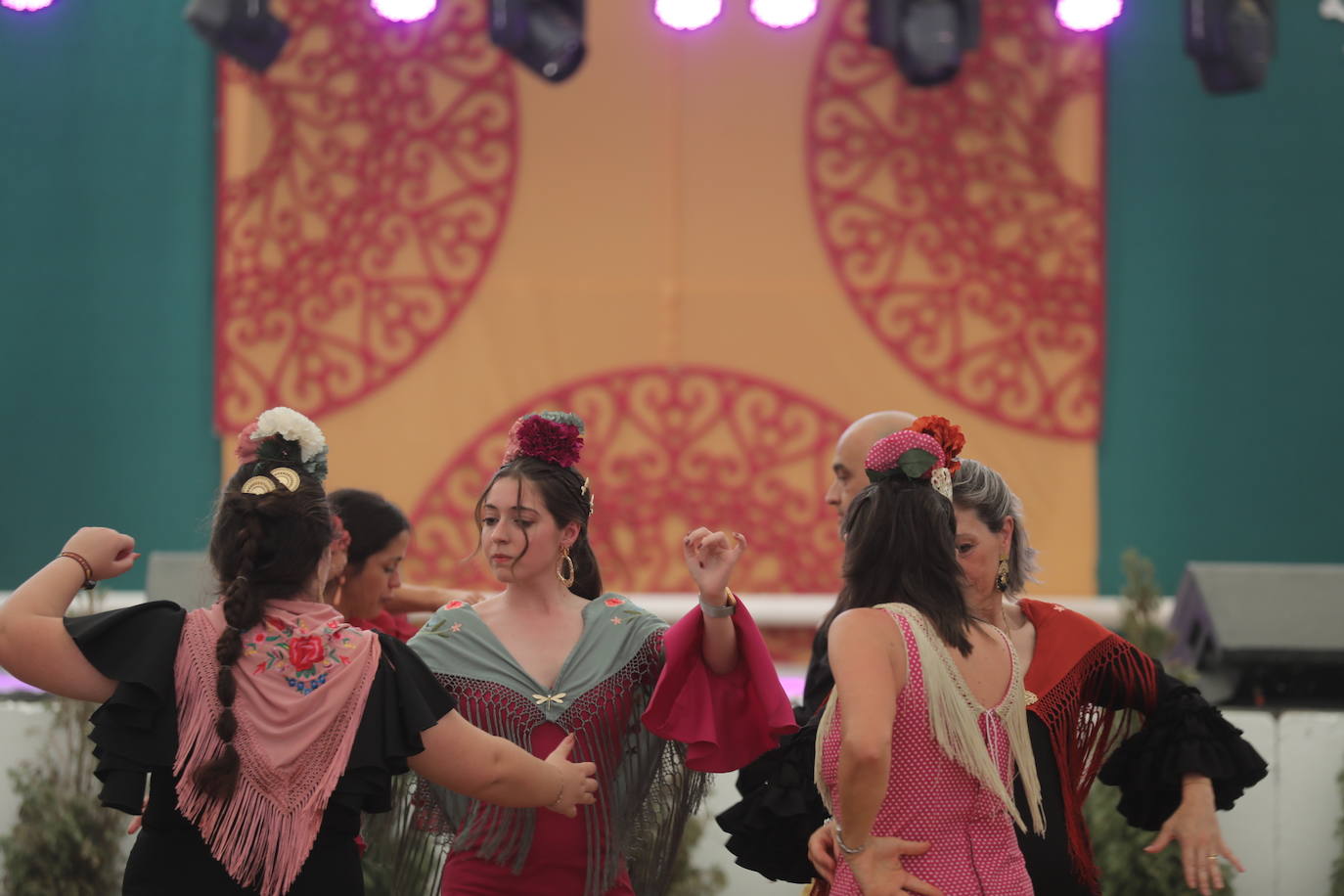 Las altas temperaturas no frenan la fiesta y el Real de Las Banderas, a rebosar el sábado de Feria en El Puerto