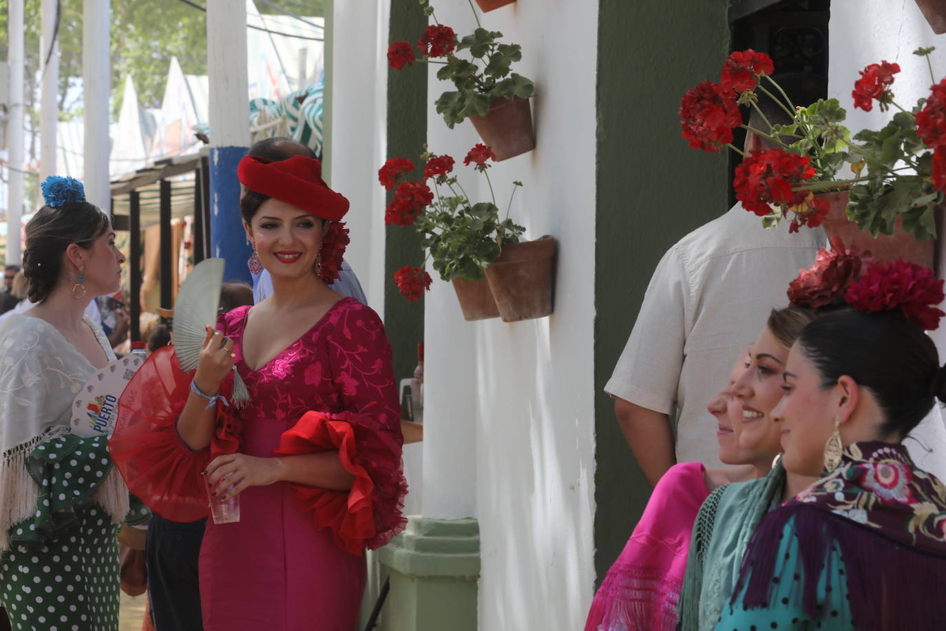 Las altas temperaturas no frenan la fiesta y el Real de Las Banderas, a rebosar el sábado de Feria en El Puerto