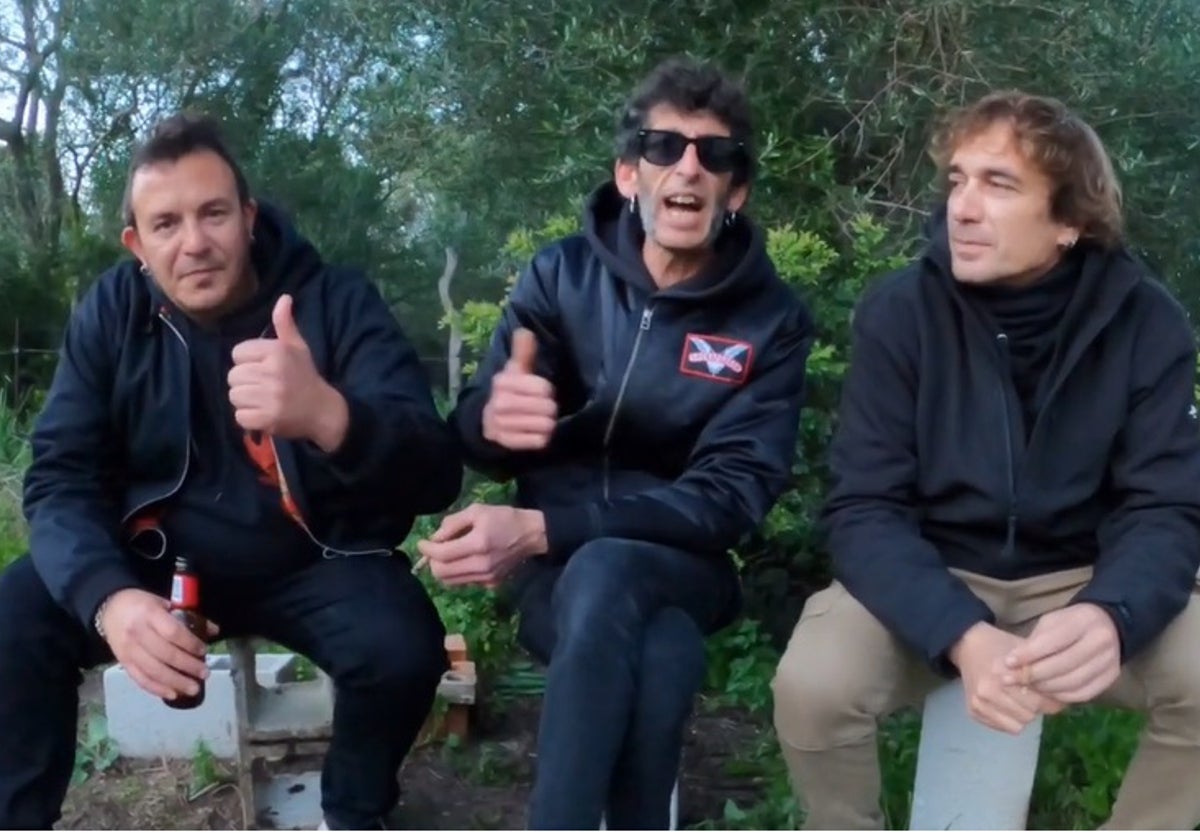 José María González 'Kichi' con los componentes del grupo gaditano 'Inestables'