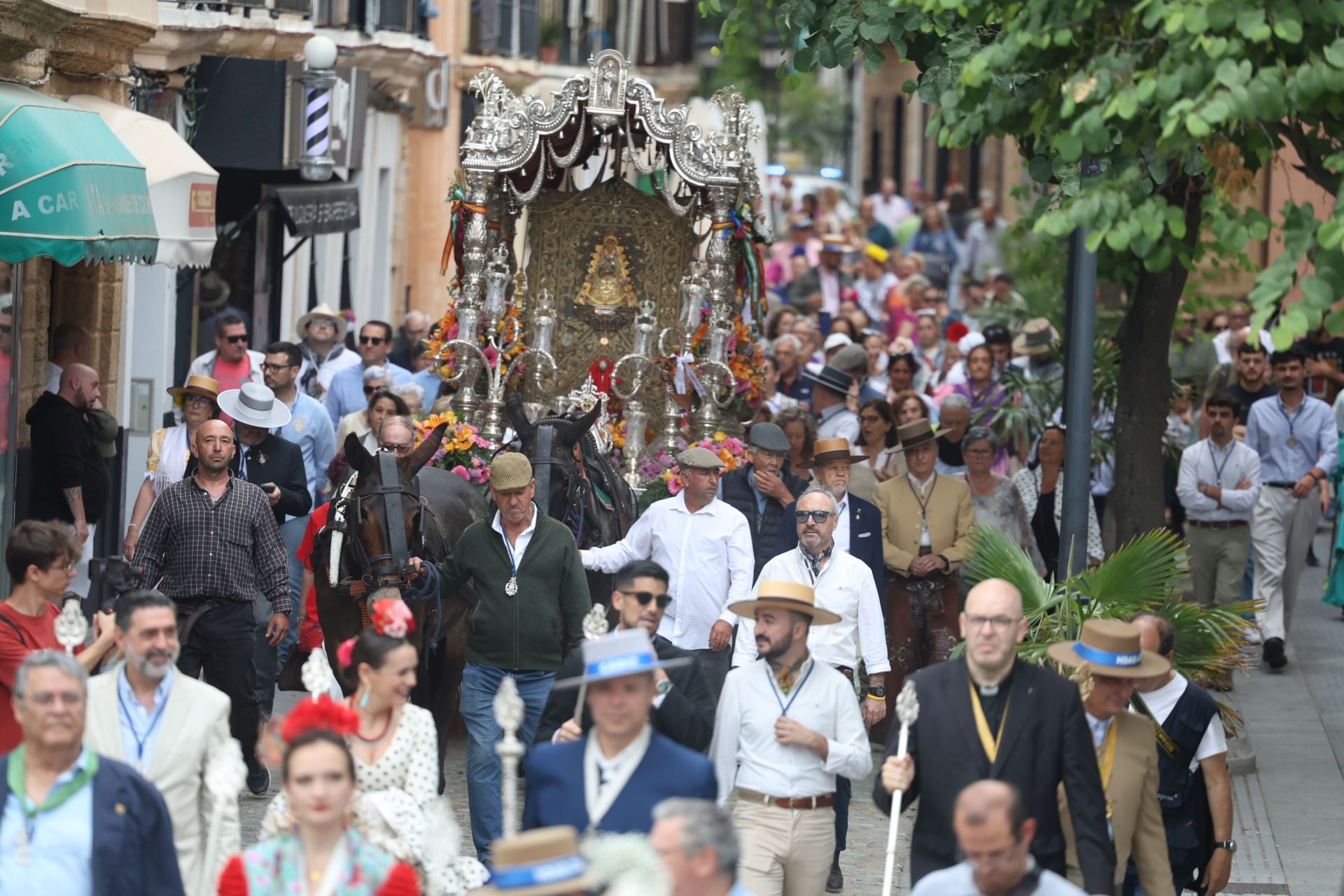 Fotos: La hermandad del Rocío de Cádiz, camino de la aldea
