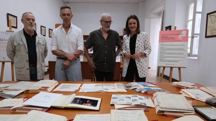El gran legado de Enrique Villegas donado al Archivo Histórico Municipal de Cádiz: «Esto es un regalo»