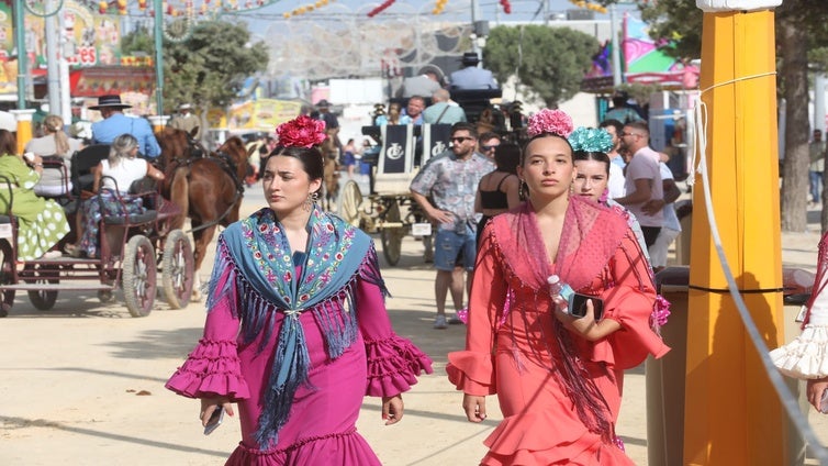 Chiclana consolida su feria de día: Sábado redondo y lleno de homenajes