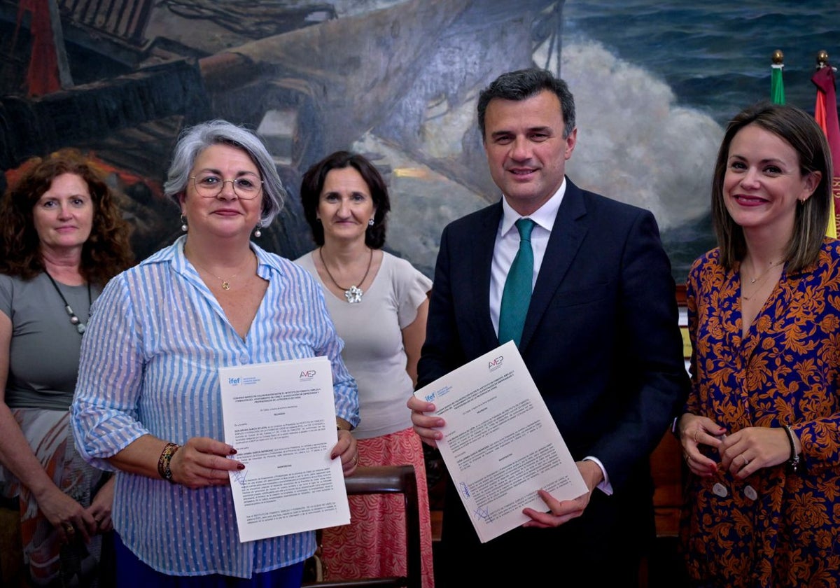 El Ayuntamiento de Cádiz firma un convenio de colaboración con la Asociación de Mujeres Empresarias