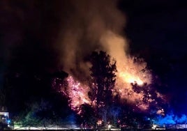 Incendio de madrugada en la Pasarela Almirante Blas de Lezo de El Puerto