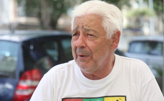 Manolo, en mitad de una historia.