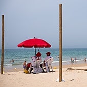 El adelanto de la temporada alta «tensiona» los servicios de salvamento: «Cada vez nos quedamos más cortos»