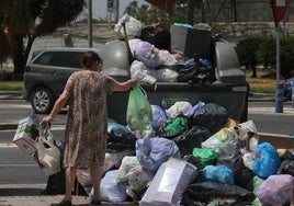Basura y bloqueo político ahogan a Sanlúcar a las puertas del verano