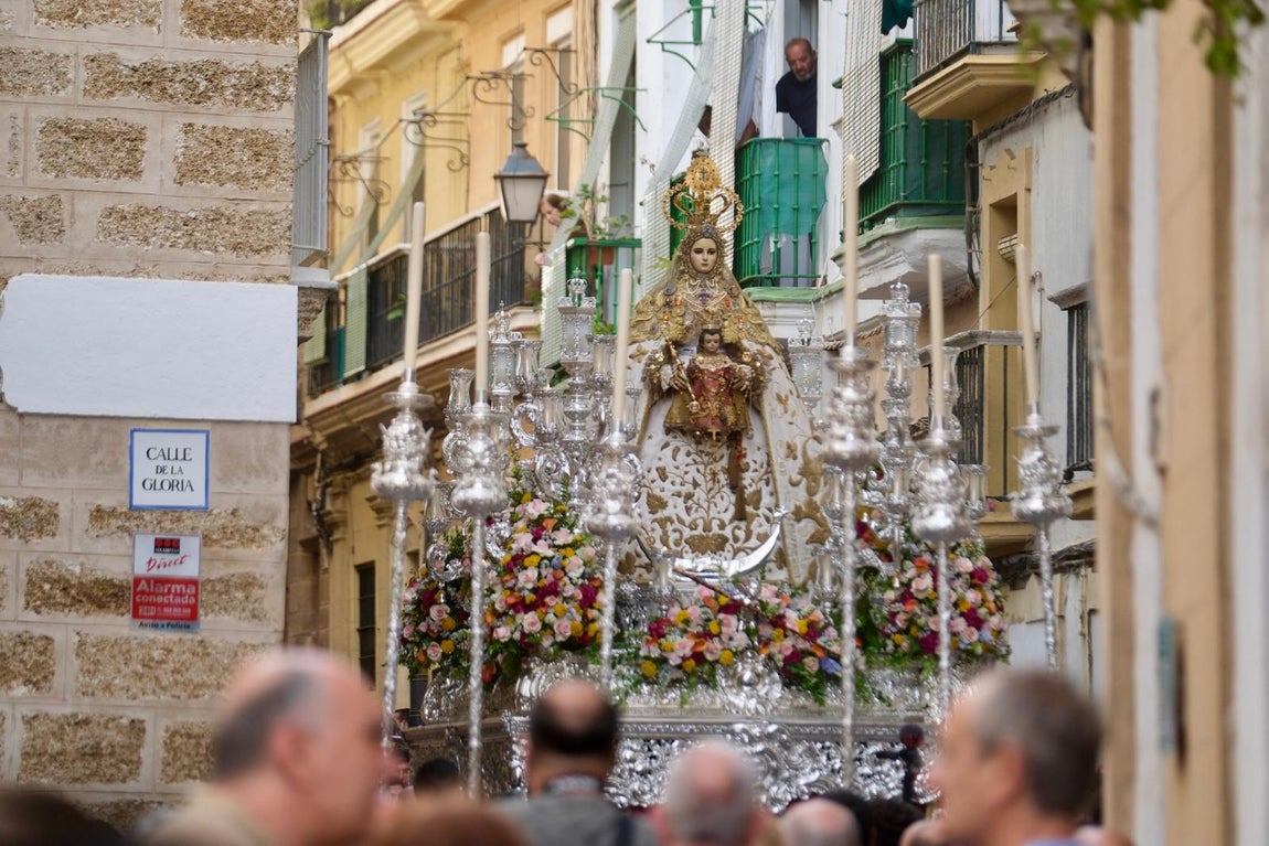 Traslado de imágenes para el Corpus de Cádiz