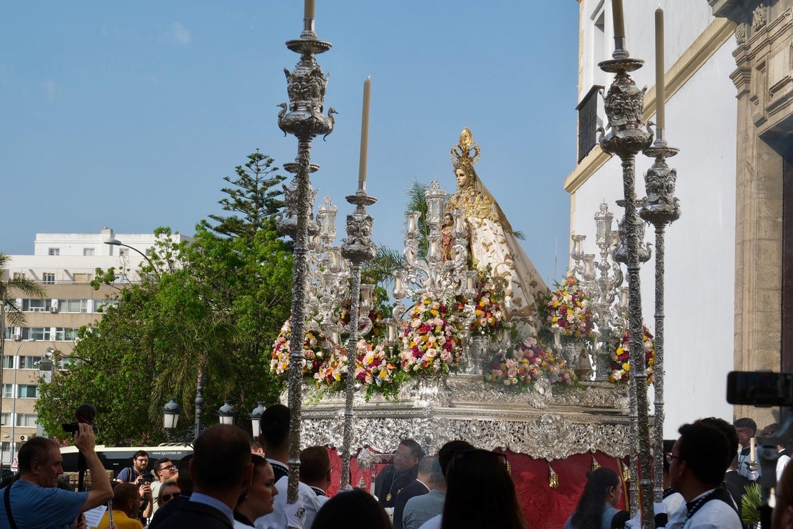 Traslado de imágenes para el Corpus de Cádiz
