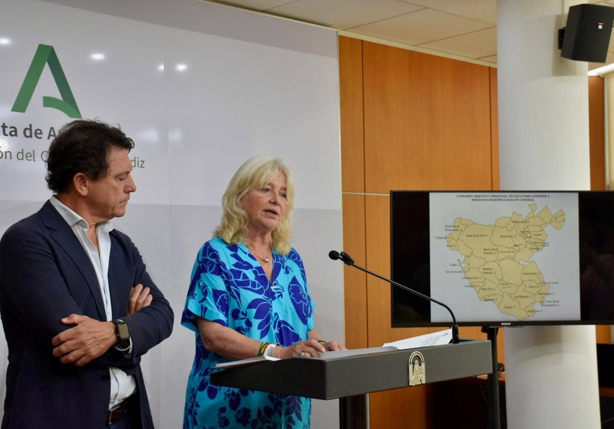 La delegada de la Junta en Cádiz, Mercedes Colombo, y el delegado territorial de Empleo, Empresa y Trabajo Autónomo, Daniel Sánchez Román