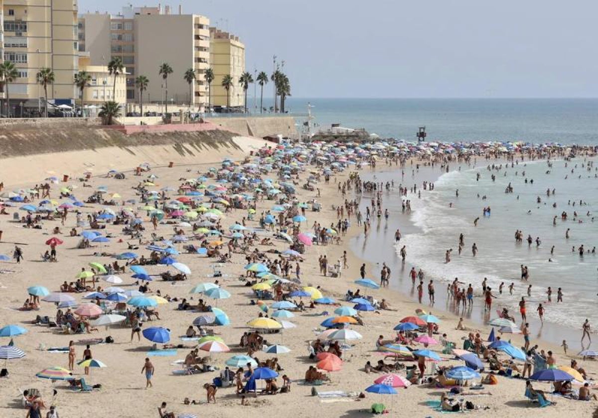 Playa de Santa María del Mar llena