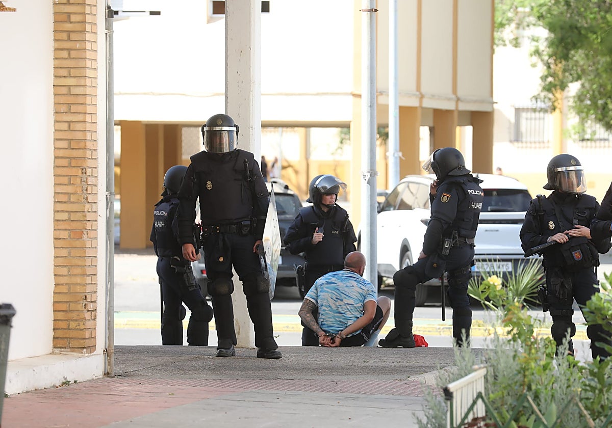 Uno de los cinco detenidos