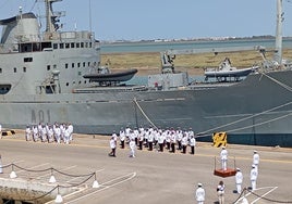 La Base Naval de La Carraca acoge el acto de baja definitiva del Contramaestre Casado