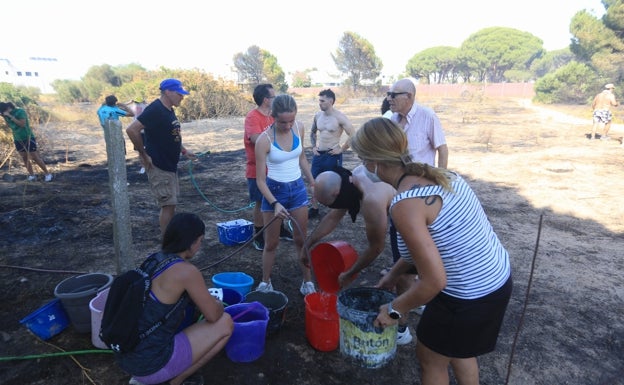 24 horas después del incendio de Chiclana: «Por un momento pensé que lo perdíamos todo»