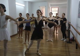 Clase de ballet en la academía An Avant