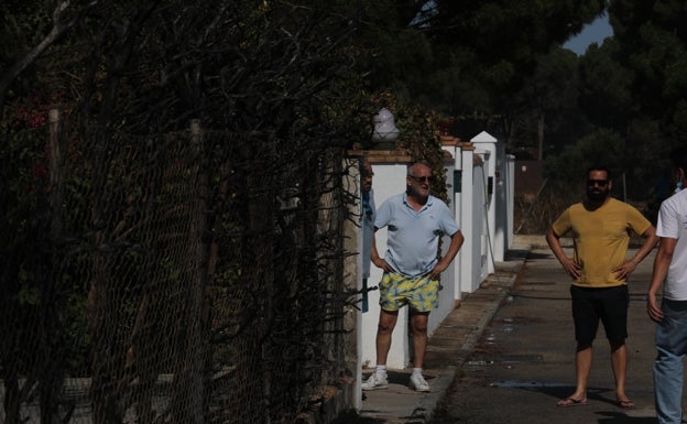24 horas después del incendio de Chiclana: «Por un momento pensé que lo perdíamos todo»