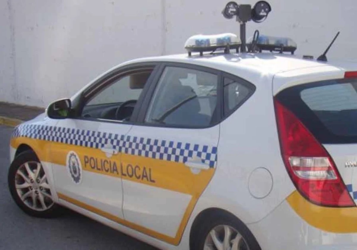 Emasa tira de linterna: multas durante las noches en zonas de aparcamiento regulado en Cádiz