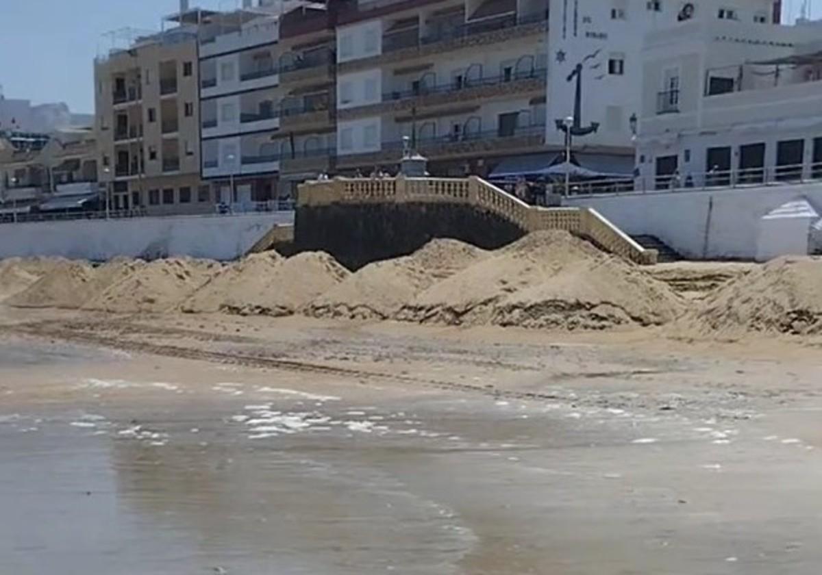 Una vecina de Chipiona denuncia el estado actual de la playa