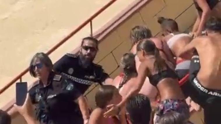 Un momento de la tangana en la playa
