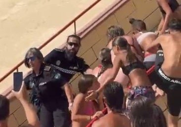 Una trifulca por juegos de pelota en la playa de Santa María del Mar de Cádiz obliga a intervenir a la Policía Local