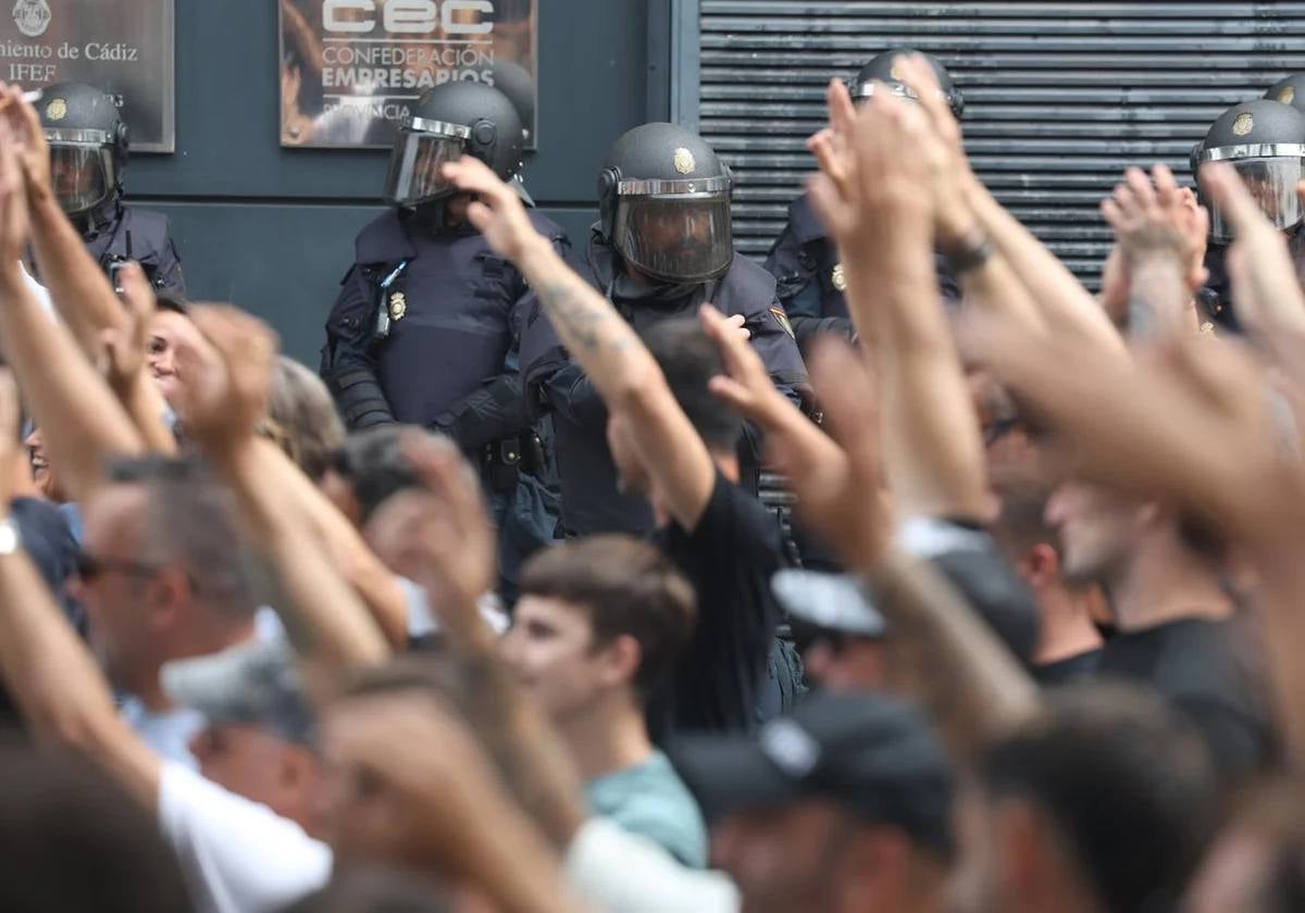 Detenido en Madrid cuando iba a coger un avión a Cuba el cuarto arrestado del día por las protestas del Metal de Cádiz