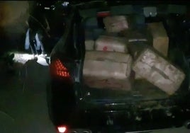El TSJA rebaja en casi 10 años la condena por embestir a dos policías durante un alijo en Algeciras