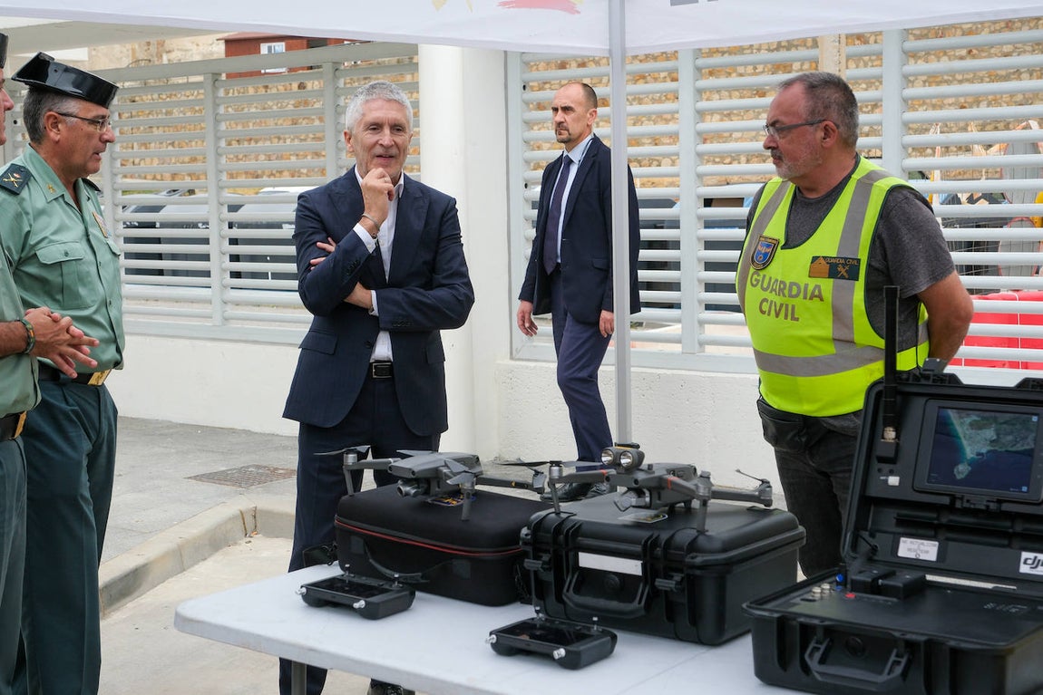 Fotos: Grande-Marlaska visita el puerto de Tarifa