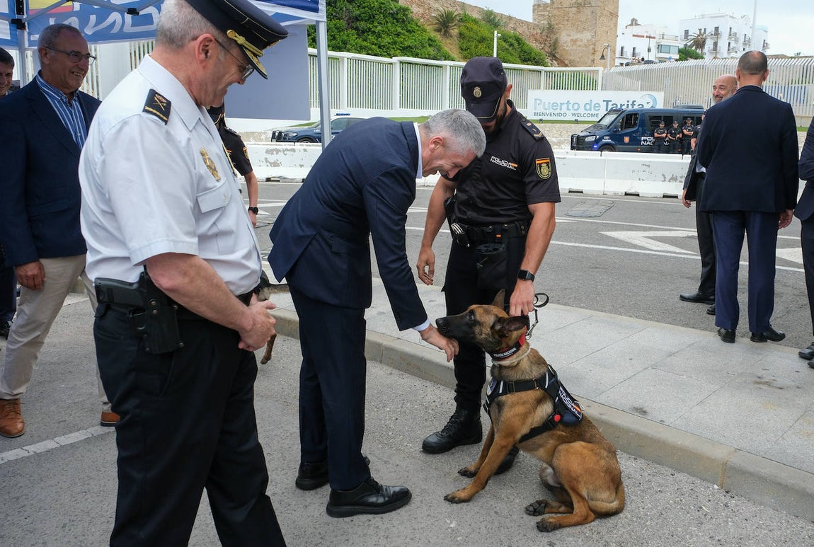 Fotos: Grande-Marlaska visita el puerto de Tarifa