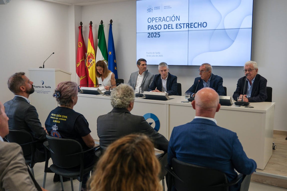 Fotos: Grande-Marlaska visita el puerto de Tarifa