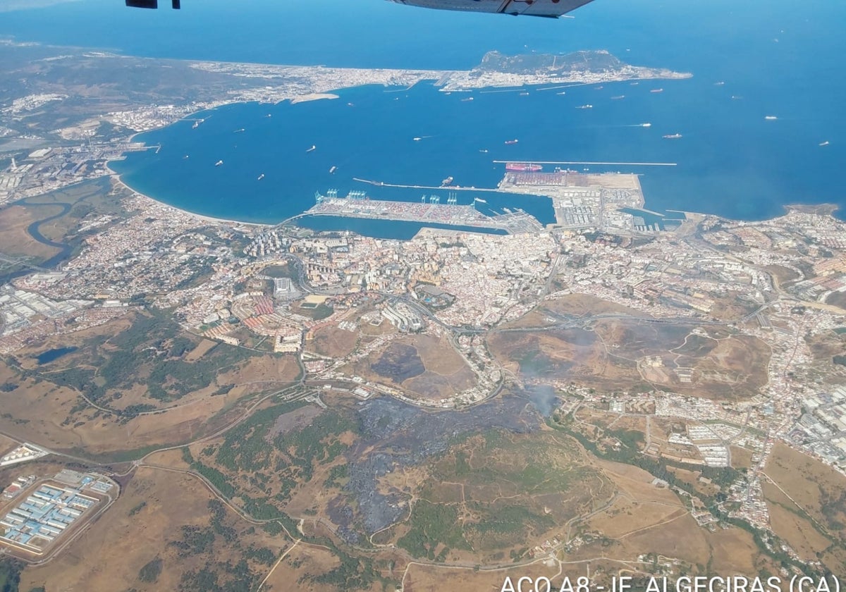 Estabilizado el incendio en el paraje de Botafuegos en Algeciras