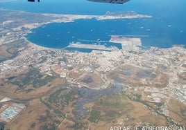 Estabilizado el incendio en el paraje de Botafuegos en Algeciras