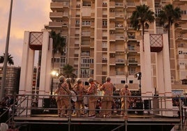 Carnaval durante el Trofeo Carranza en el Paseo Marítimo de Cádiz