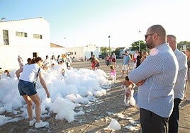 El poblado de Doña Blanca del Puerto celebra sus fiesta de verano con atracciones, música y fiesta del agua