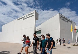 La UCA proyecta una instalación fotovoltaica que cubrirá un cuarto de todo su consumo eléctrico
