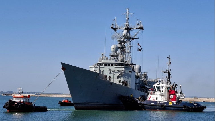 La 'Numancia' entra en el astillero de Cádiz tras el conflicto del Metal y el jueves, el 'Juan Carlos I' en Puerto Real