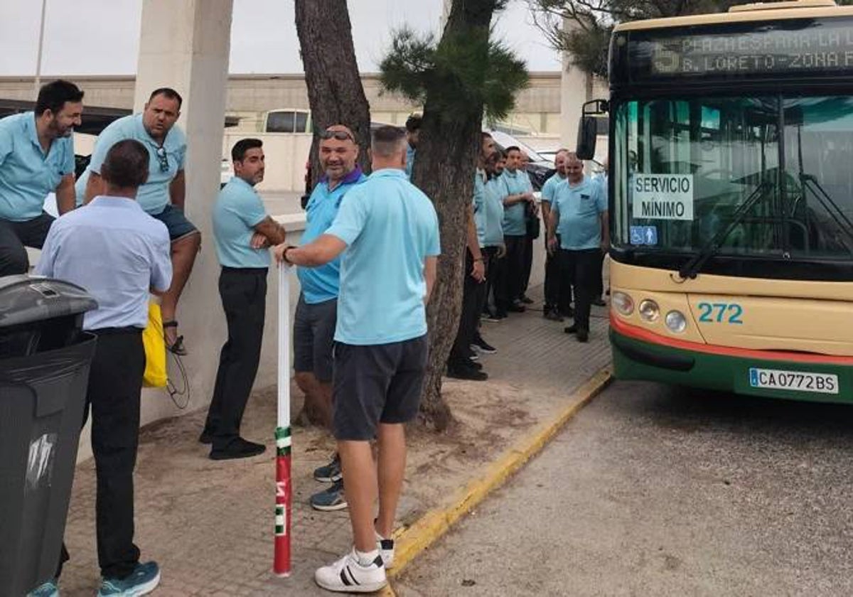 Continúa la huelga de autobuses en Cádiz y San Fernando sin expectativas de negociación
