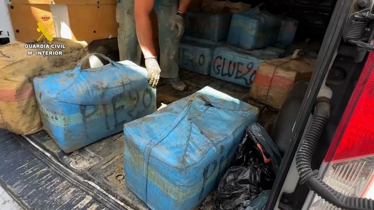 Interceptado un alijo de más de 1.000 kilos de hachís por las costas de Chiclana