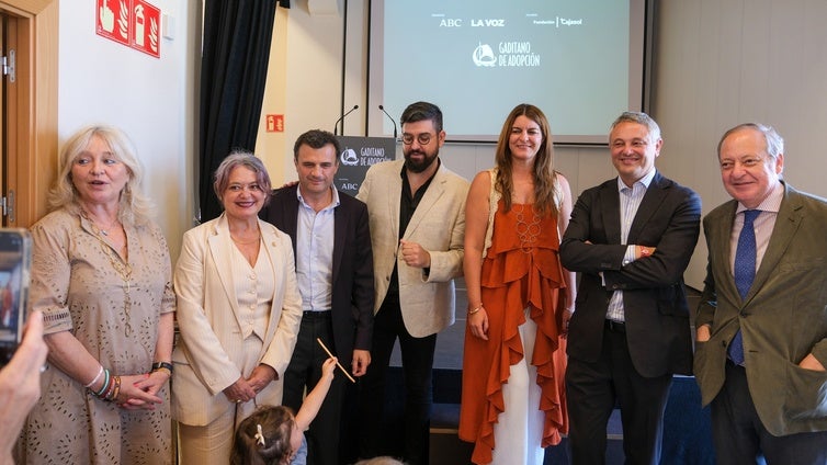 Fotos: Manu Sánchez, rodeado de amigos y familiares en el premio 'Gaditano de adopción'