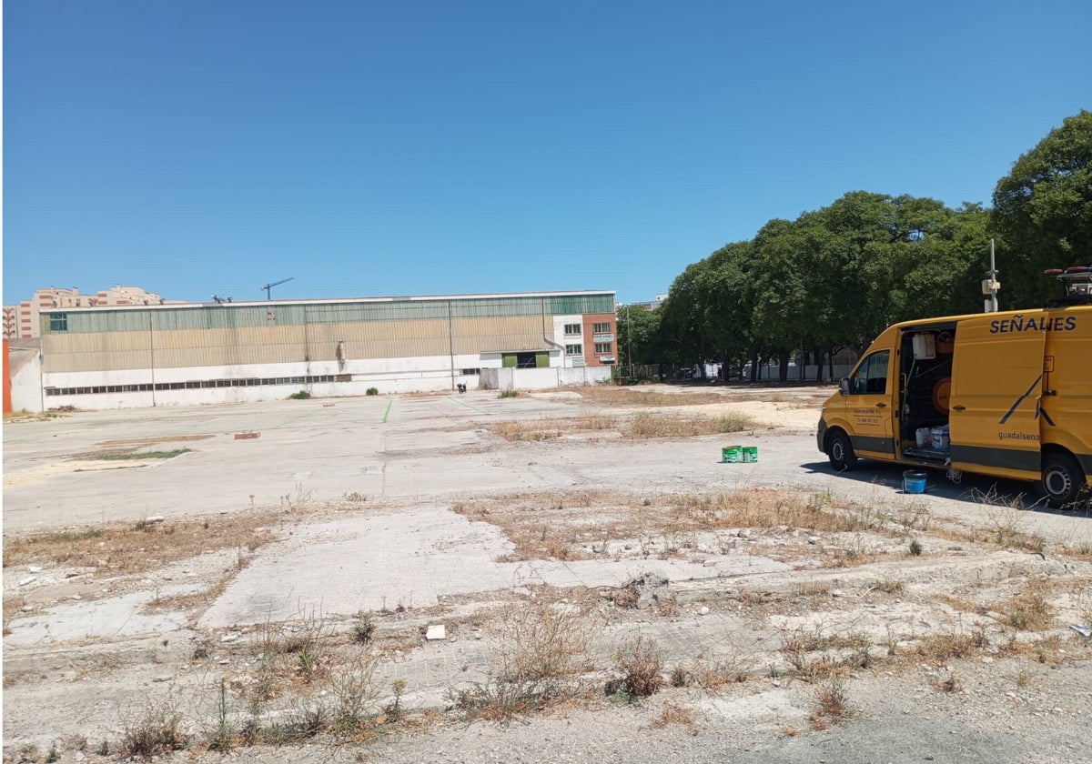Solar junto al estadio Carranza que servirá de aparcamiento de Zona Verde
