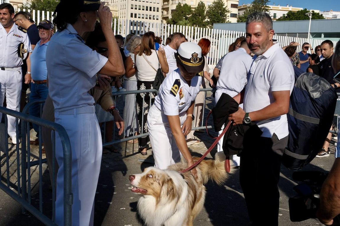 Fotos: Emotivo recibimiento a la dotación del &#039;Elcano&#039; en Cádiz