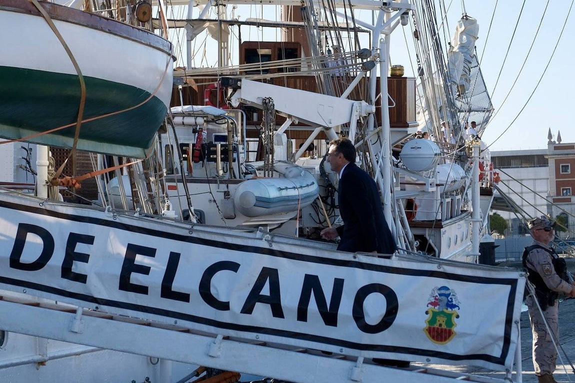 Fotos: Emotivo recibimiento a la dotación del &#039;Elcano&#039; en Cádiz