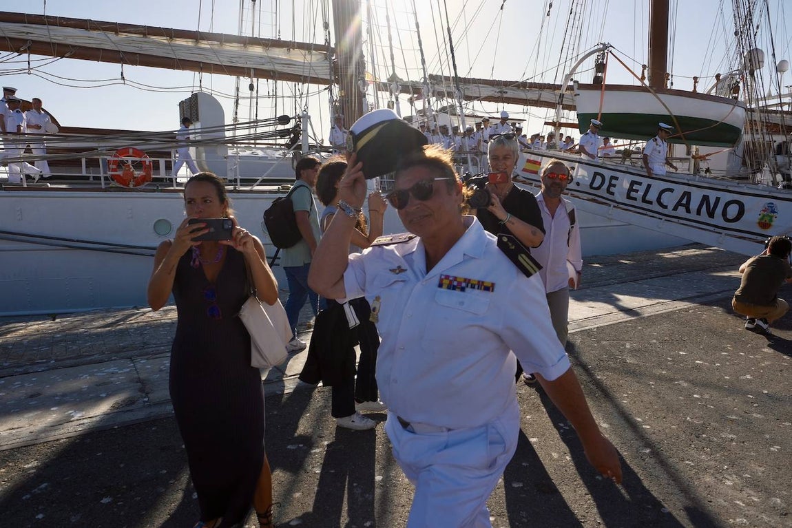 Fotos: Emotivo recibimiento a la dotación del &#039;Elcano&#039; en Cádiz