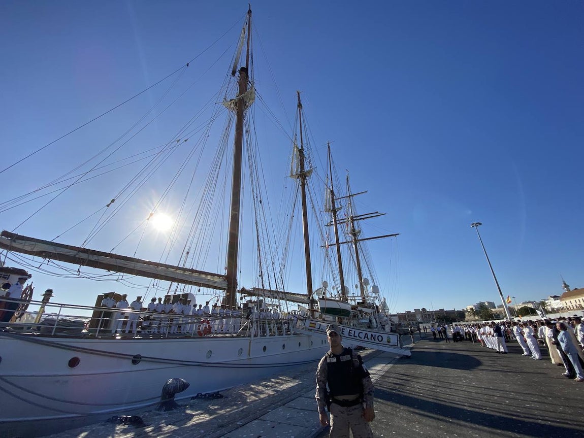 Fotos: Emotivo recibimiento a la dotación del &#039;Elcano&#039; en Cádiz